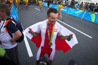 Płakaliśmy jak bobry, widząc pożegnanie Rafała Majki na koniec kariery. Koledzy i rywale utworzyli specjalny szpaler