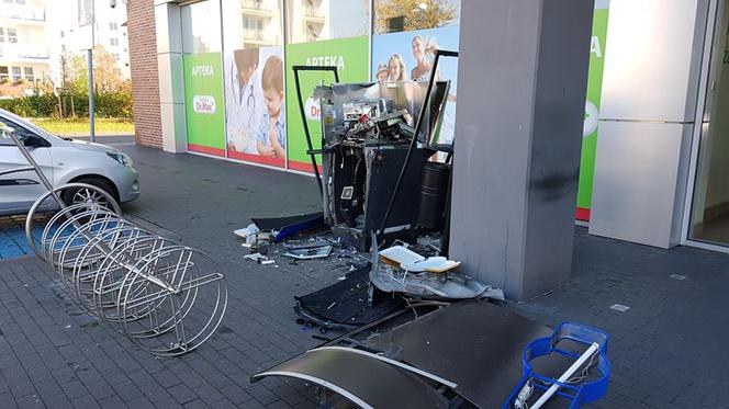 Ktoś wysadził bankomat w Toruniu. Policja prosi o pomoc świadków