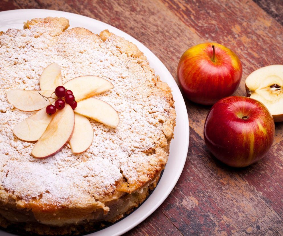 Ciasto z prażonymi jabłkami i cynamonem. Bez jajek, a wychodzi puszyste i pyszne