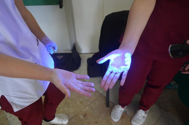 Mazowiecki Szpital Specjalistyczny przeprowadził akcje prawidłowej dezynfekcji rąk. Sprawdź, czy robisz to poprawnie?