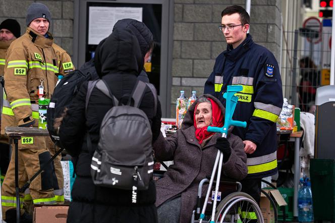 Podkarpaccy strażacy angażują się w pomoc humanitarną [GALERIA]