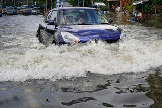 Jak poznać, że samochód został zalany? Nie kupuj kota w worku!
