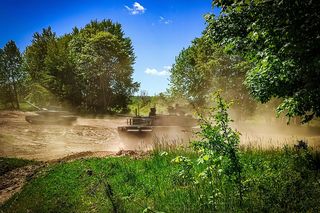 Czołgi K2 podczas ćwiczeń w 9BBKPanc