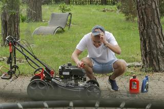 Michał Kamiński walczył z kosiarkami i trawą