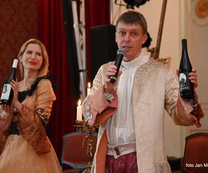 Renata Wcisło i Marcin Furtak w żagańskim pałacu podczas promocji książki Jarosława Skorulskiego „Kroniki księżnej Dino.