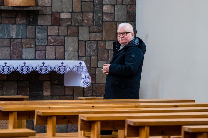 Lech Wałęsa w pustym kościele. Nie boi się koronawirusa