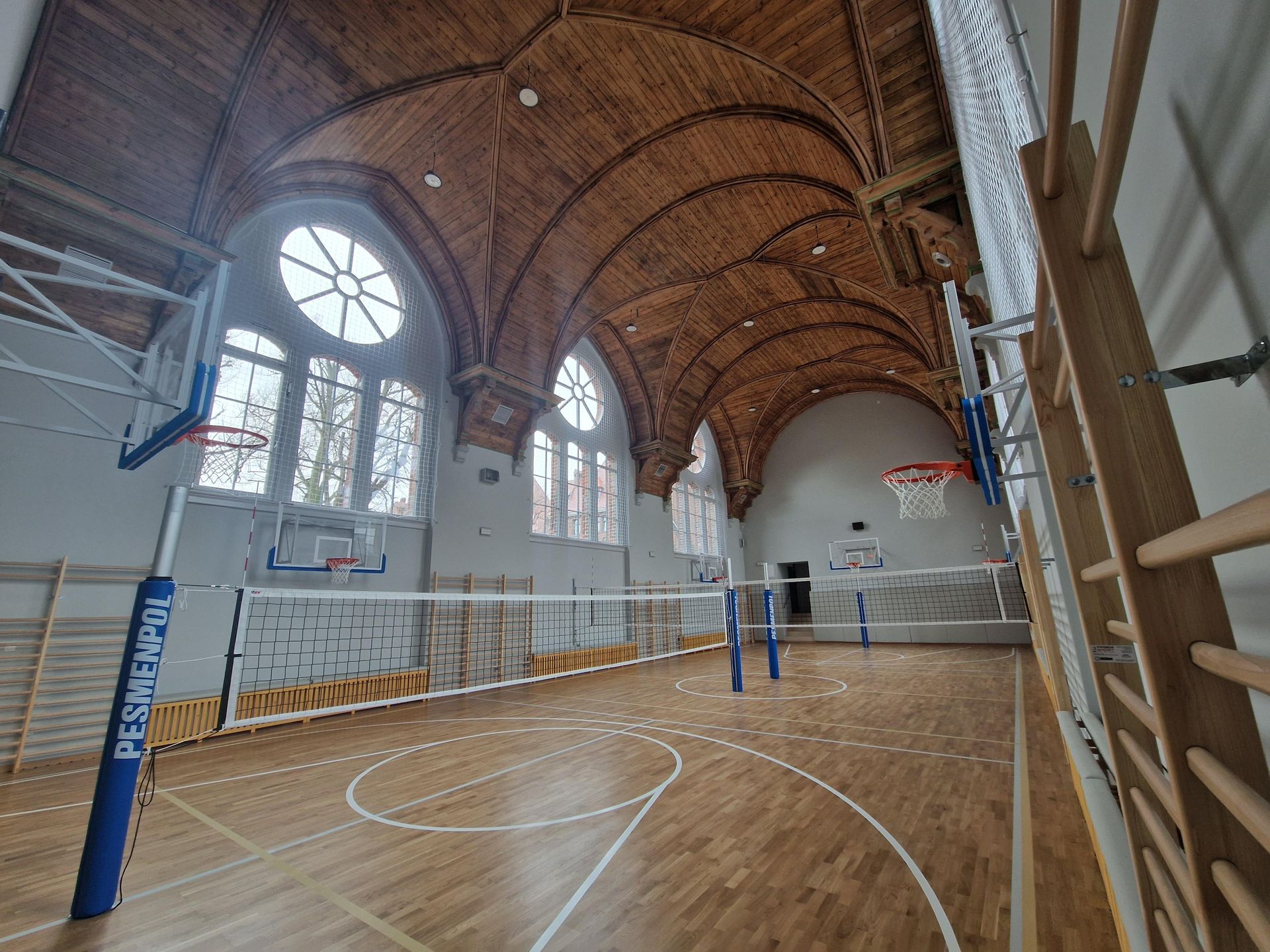 SP nr. 1 w Szczecinie - sala gimnastyczna po renowacji