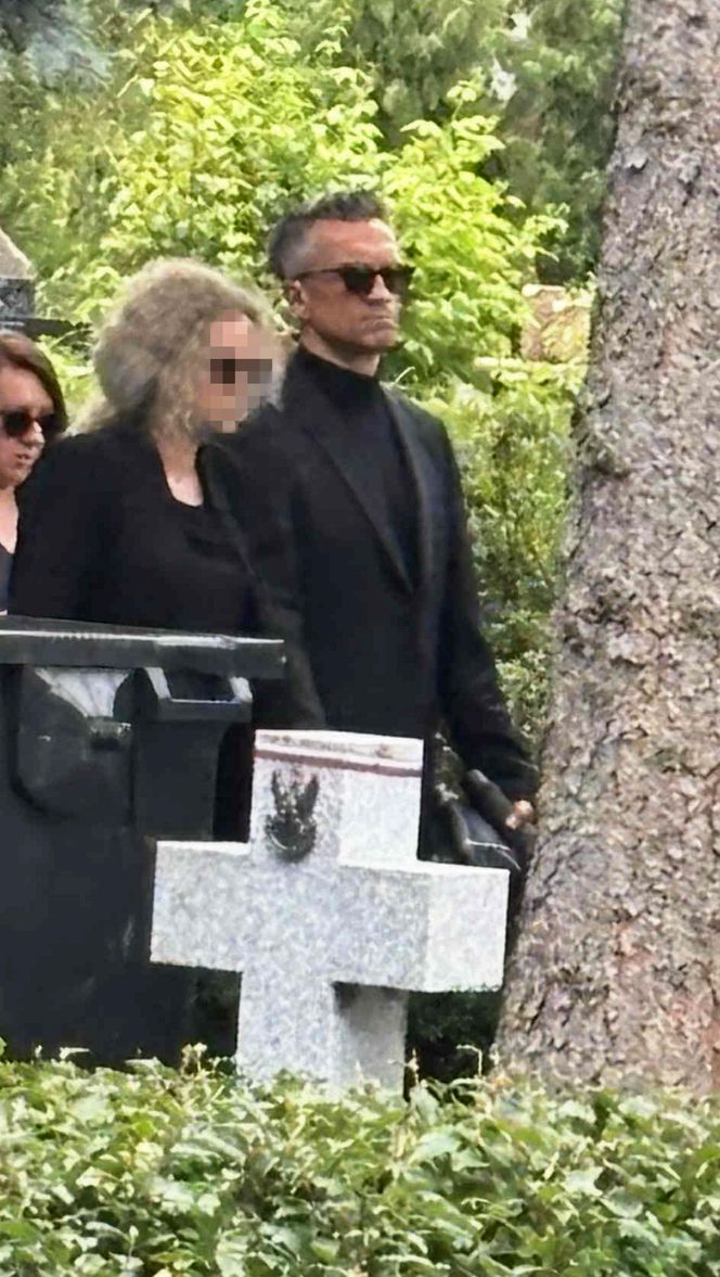 Michał Czernecki z nową partnerką na pogrzebie Joanny Kołaczkowskiej