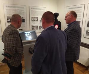 Zdjęcia z otwarcia wystawy o historii piłki nożnej w siedleckim Muzeum Regionalnym