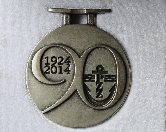 Medal dla redakcji "Żagli" na 90-lecie PZŻ, fot: Waldemar Heflich