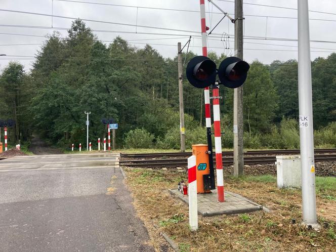 12-latka zginęła pod kołami pociągu. Została pochowana obok szkoły