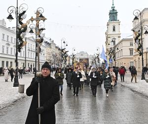 Wojownicy Maryi w pokutnej procesji różańcowej