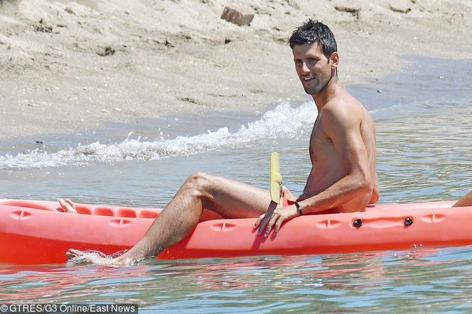 Novak Djoković na plaży z żoną Jeleną