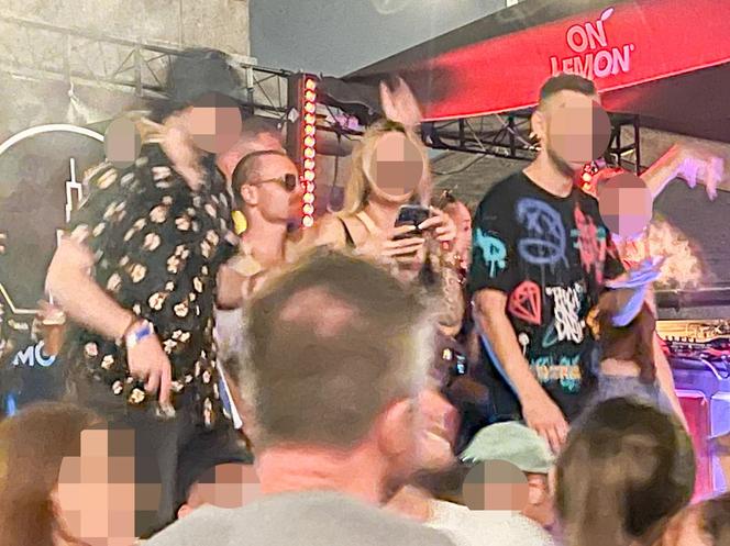 Hakiel bawi się, a nie pije