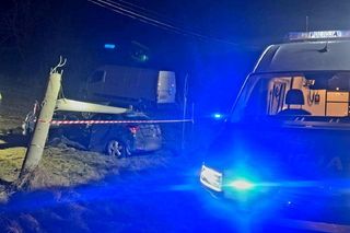 Tragiczny finał szarży na drodze krajowej. Złamany słup przygniótł 40-latka