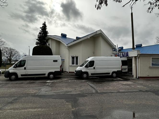 Pralni z Leszna skradziono dwa busy. Właściciel oferuje nagrodę za pomoc w ujęciu złodziei 