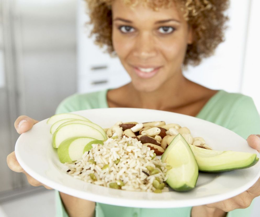 Ile jeść białka przed i po treningu