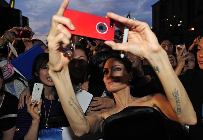Angelina Jolie kończy 50 lat! Zobacz, jak się zmieniała
