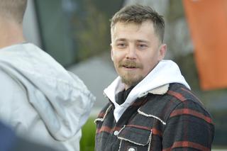 Był gwiazdą „Na dobre i na złe” i nagle zniknął z show-biznesu. Czym zajmuje się dziś Bartosz Obuchowicz?