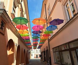 Tarnowskie Umbrella Sky na ul. Piekarskiej