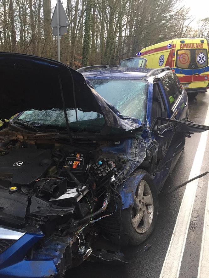 Wypadek w Ostromecku. 3 osoby przewiezione do szpitala w Bydgoszczy