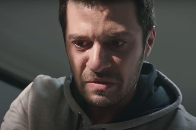 Aziz dotkliwie pobije brata, który go zdradził. Pozbawi go także nazwiska! 