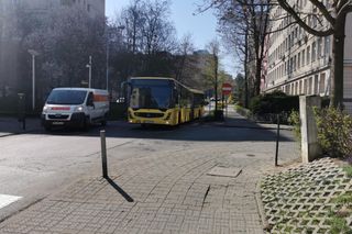 Kierowca autobusu w Katowicach. Dziwne zachowanie za kierownicą