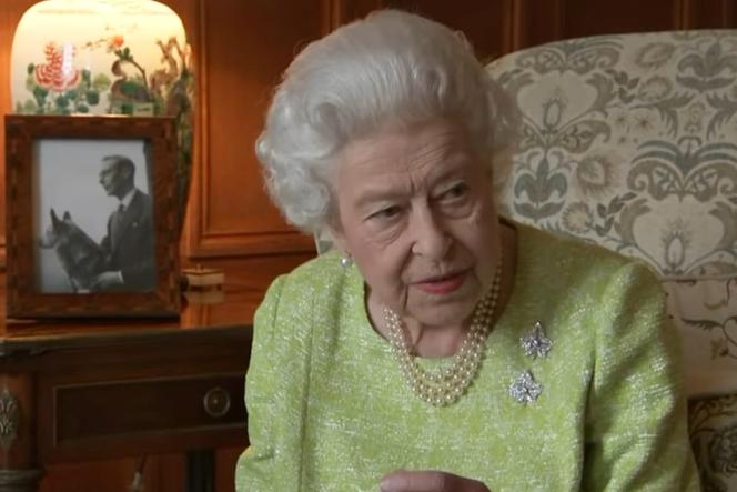 Królowa Elżbieta II podupada na zdrowiu? Porusza się na wózku