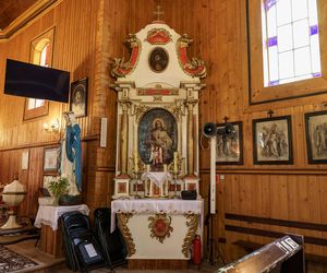 Niezwykła wieś w Łódzkiem. Pochodzi z niej rodzina wybitnego aktora
