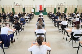 Koronawirus: Zamknięte szkoły w całej Polsce! Co z egzaminem ósmoklasisty i maturą 2020?
