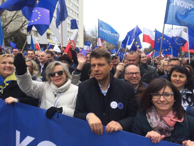 Gwiazdy i politycy na Marszu dla Europy. Kto się pojawił?