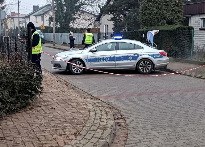 Sąsiedzi usłyszeli strzał, ciało kobiety leżało przy bramie. Nie żyje żona byłego policjanta