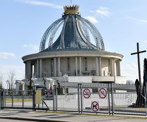 Co architekt miał na myśli? Tak wyglądają najdziwniejsze kościoły w Polsce. Na liście sanktuarium ojca Rydzyka