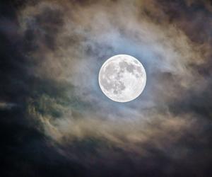 Częściowe zaćmienie Księżyca widoczne w całej Polsce. Kiedy oglądać ten wyjątkowy spektakl?