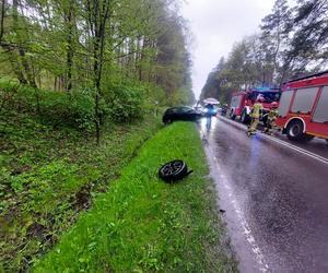 Wypadek na drodze nr 42 w Brodach. Zderzyły się dwa auta osobowe