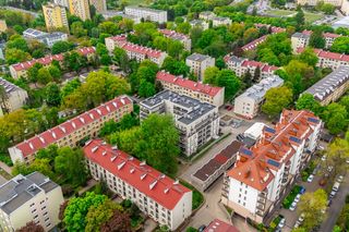 Osiedle Bezdomnych Kochanków w Warszawie ma ulicę Romea i Julii oraz Wspólnej drogi. Mieszkania zaprojektowano starannie