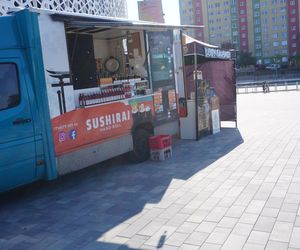 Festiwal Food Trucków w Olsztynie. Pod halą Urania można zjeść dania z kuchni całego świata [ZDJĘCIA]