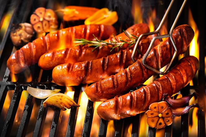 Kiełbasa na grilla: jaką wybrać, a jakiej się wystrzegać? 