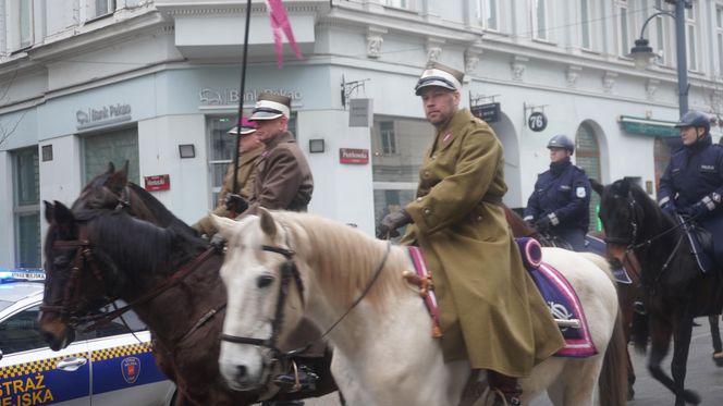 Wielka Szarża w centrum Łodzi. Oddziały konne przeszły przez Piotrkowską