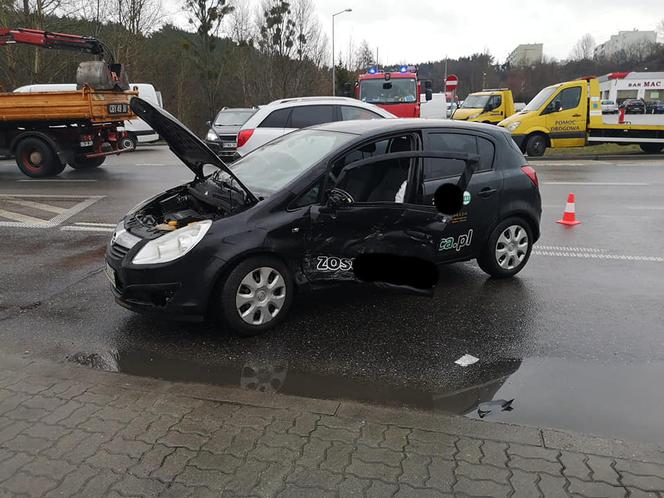 Wypadek na ul. Nowotoruńskiej w Bydgoszczy. Kobieta w ciąży trafiła do szpitala! [ZDJĘCIA]