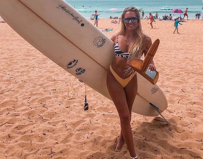 Surferka Blaze Roberts