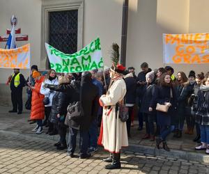 Kraków. Protest przeciwko zarządzeniom władz miasta, które chcą zmienić plan dla Rybitw