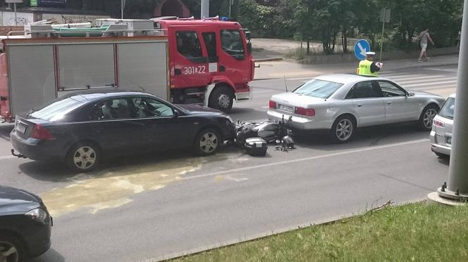 Lublin: Zderzenie motocyklisty i samochodu na Filaretów [ZDJĘCIA]