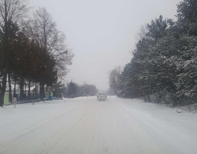 Drogi w powiecie zasypane ale przejezdne