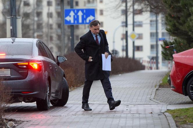 Zbigniew Ziobra wraca do domu po zatrzymaniu