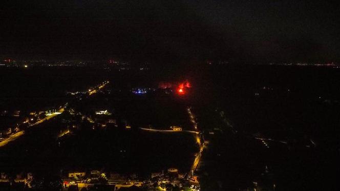 Nocny pożar w Bobrownikach Śląskich. Mieszkańców obudziły wybuchy