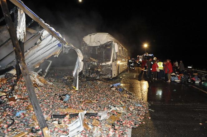 Węgry: Zderzenie autobusu i dwóch ciężarówek. 51 rannych