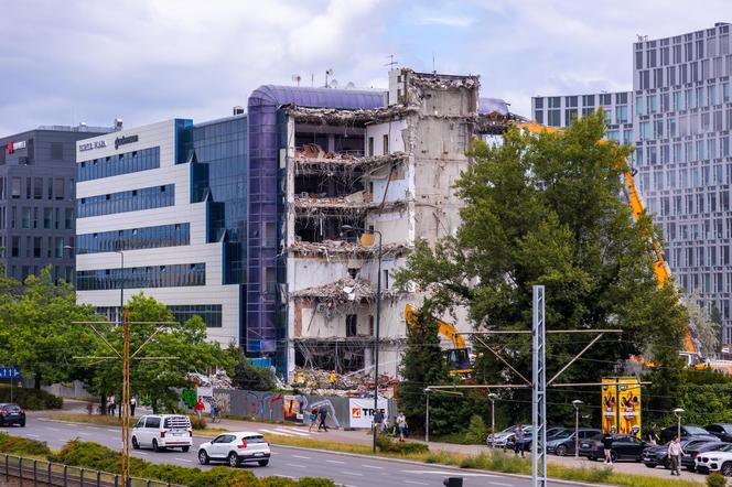 Trwa rozbiórka Curtis Plaza - zdjęcia. To objaw szerszego zjawiska. Warto wiedzieć, jakiego