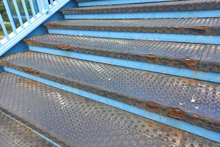 Kładka na Ostrobramskiej do likwidacji? Jest petycja w tej sprawie