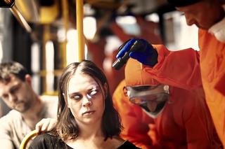 Horror w warszawskich tramwajach! Smartfonowe zombie w genialnej kampanii